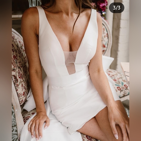 viero Dresses & Skirts - White short dress with big bow